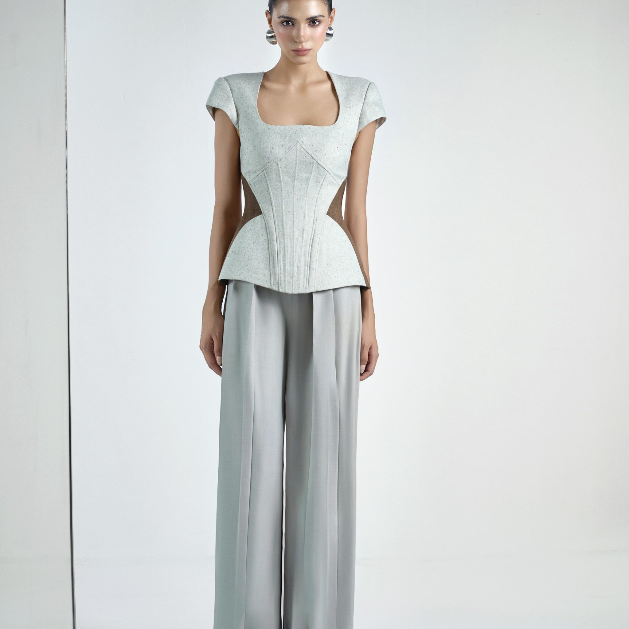 Hourglass SandsTop & Vie Light G Pants